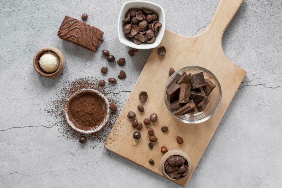 Imagem flat-lay-composition-delicious-chocolate-products